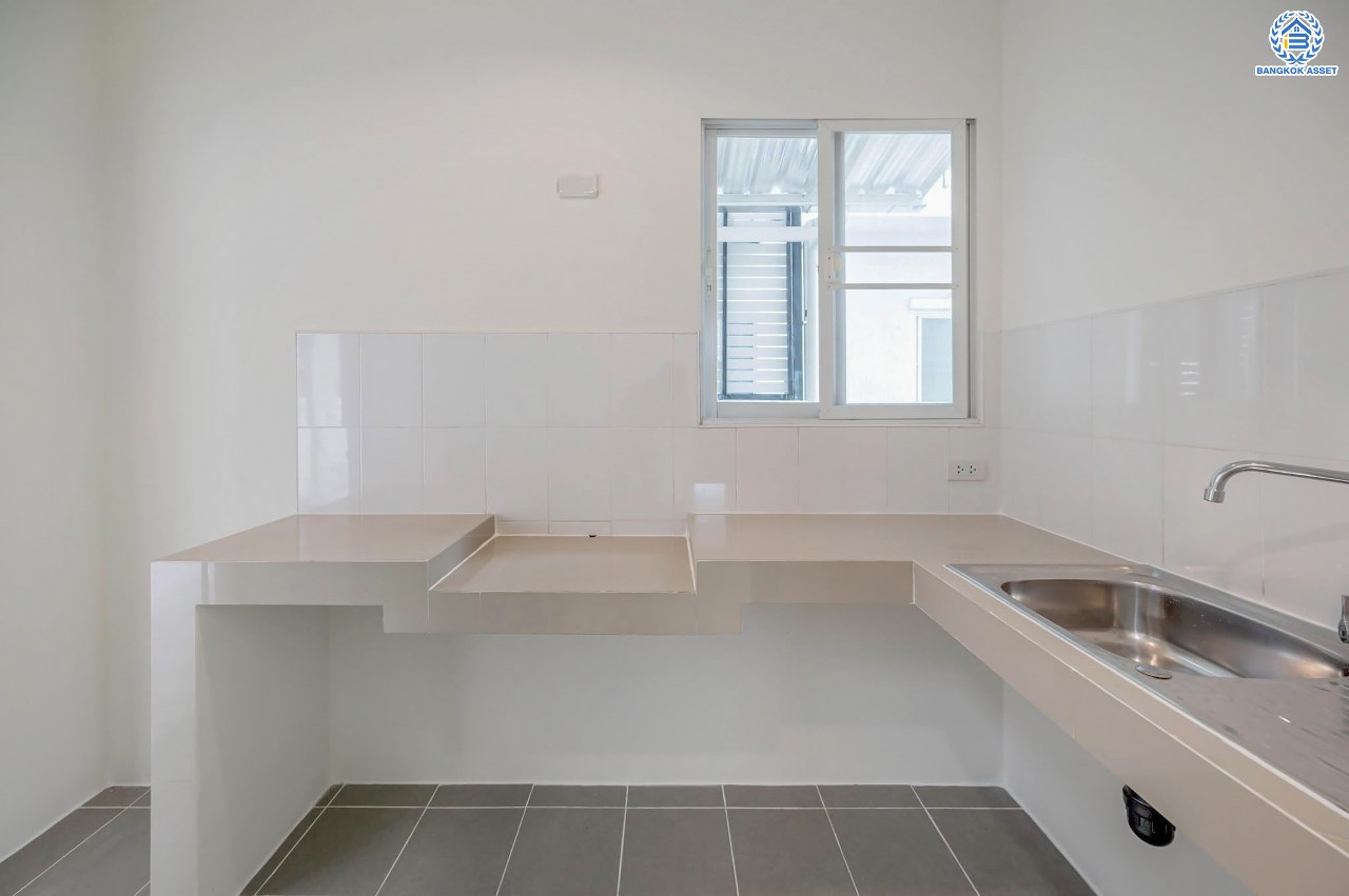 บ้านมือสองตกแต่งใหม่ โครงการ เพอร์เฟคพาร์ค วัดพระนอน จากแบรนด์ Property Perfect เนื้อที่ 56.3 ตร.ว. ฟังก์ชันจัดเต็ม 3 ห้องนอน 3 ห้องน้ำ 2 ที่จอดรถ พร้อม Facilities ครบครัน บนทำเลเชื่อมต่อถนนกาญจนาฯ ใกล้ทางด่วน ศรีรัช-วงแหวนฯ เซ็นทรัลเวสต์เกต และรถไฟฟ้าสายสีม่วง "สถานีตลาดบางใหญ่"